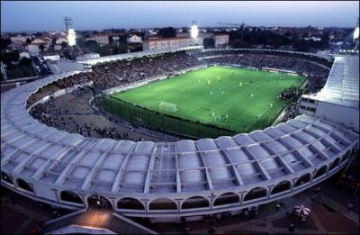 Les Girondins de Bordeaux évoluent sur le stade Chaban-Delmas appelé ainsi depuis 2001. Comment s'appelait-il avant cette date ?