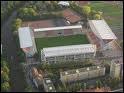 Le stade Saint-Symphorien est celui où évolue l'équipe du Football Club de Metz. Sous quelles couleurs ?