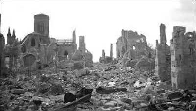 Km 3,4 : M&eacute;morial de Caen. Ce M&eacute;morial pourrait avoir trois noms, lequel ne l'est pas ?