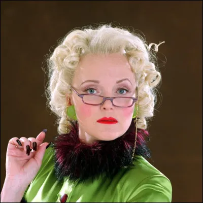 Quel est le nom de la journaliste qui adore répandre 
 des rumeurs sur Hermione et Harry ?