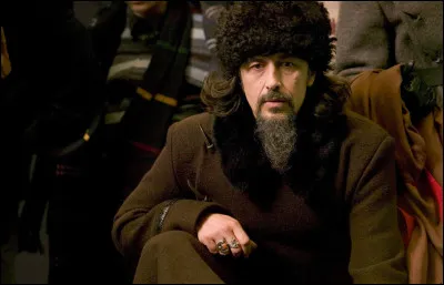 Comment se nomme le directeur de Durmstrang ?