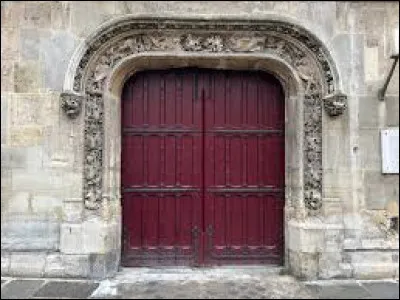 "C'est un invertébré arthropode, le plus souvent aquatique, ayant deux paires d'antennes, des yeux composés, un tégument chitineux plus ou moins imprégné de calcaire, une respiration branchiale, des anneaux (libres ou soudés) portant chacun une paire d'appendices dans la plupart des espèces." nous dit Wikipédia. Quel est le seul crustacé terrestre ? (En réalité, ils sont deux !)