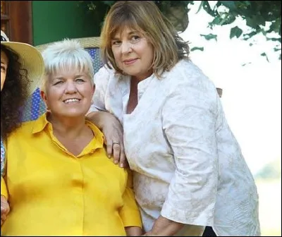 Elle a été révélée en faisant des sketchs avec Mimie Mathy et Isabelle de Botton. Qui est cette actrice et humoriste ?