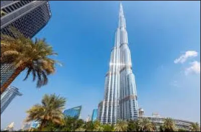 Quelle est la hauteur exacte du Burj Khalifa à Dubaï, le plus haut gratte-ciel du monde ?