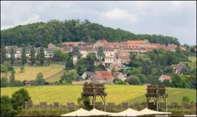 Nous partons maintenant en Bourgogne-Franche-Comté, à Alise-Sainte-Reine. Commune de l'arrondissement de Montbard, dans la vallée des Laumes, elle se situe dans le département ...