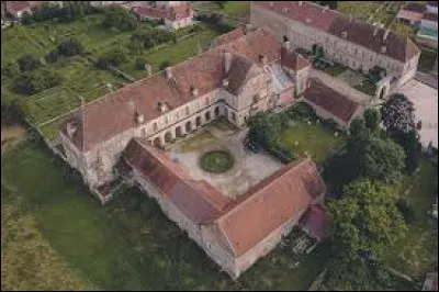 Je vous emmène au château-abbaye de Moutiers-Saint-Jean. Village Côte-d'Orien, il se situe en région ...
