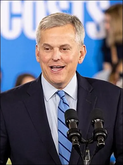 Comment se nomme le gouverneur de Caroline du Nord ?