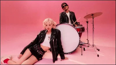 J'ai justement chanté "APT" et je fais de la k-pop. Je suis...