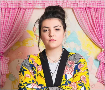 Qui est cette chanteuse, connue également ?