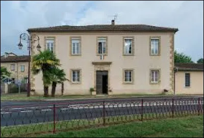 Petit village de 79 habitants traversé par la Baïse, dans l'aire d'attraction Auscitaine, Mouchès se situe dans le département ...