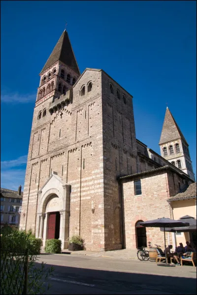 Quel est le nom de cette abbaye située à Tournus ?