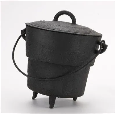 Quel est le nom de ce récipient avec un couvercle, une anse, sans bec verseur, qui sert à faire chauffer de l'eau ?