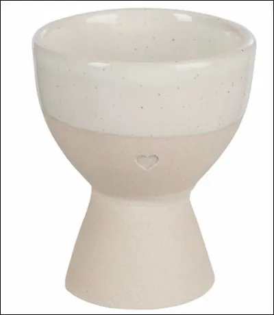 Quel est le nom de cet objet destiné à recevoir des oeufs ?