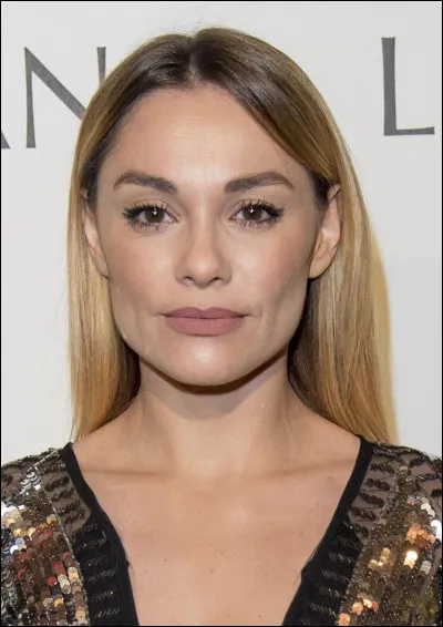 Dans quelle ville est née l'actrice et chanteuse Joy Esther ?