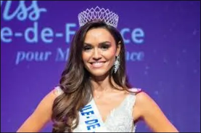 Jacques Legros présente l'émission "Miss France" tous les ans sur TF1 depuis 1995.