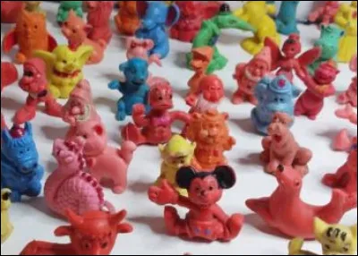 Dans les années 70, un plein dessence chez Esso vous donnait droit à une petite figurine en gomme caoutchouc avec un village en carton à monter, pour jouer avec les 31 personnages. Comment s'appelaient-ils ?