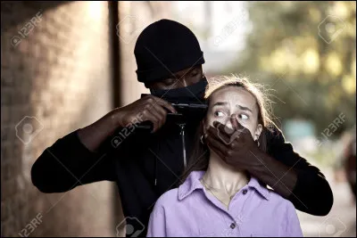 Si quelqu'un devant toi te supplie de l'aider, car il se sent menacé, tu...