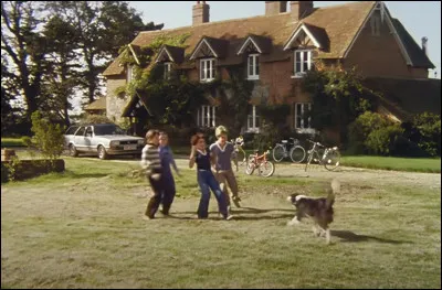 Cette image est-elle tirée d'une adaptation de la série de films du Club des Cinq ?