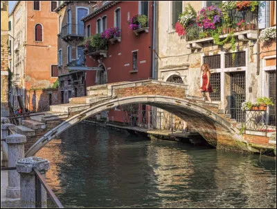 Quel est le nombre de ponts dans la ville de Venise ?
