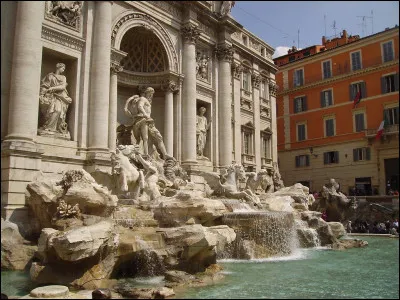 Quelle est l'année de début de la construction de la fontaine de Trevi ?
