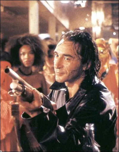 Quel acteur est à l'affiche du film "Cayenne Palace", sorti en 1987 ?