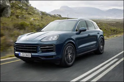 Quel constructeur automobile sort le modèle Cayenne en 2002 ?