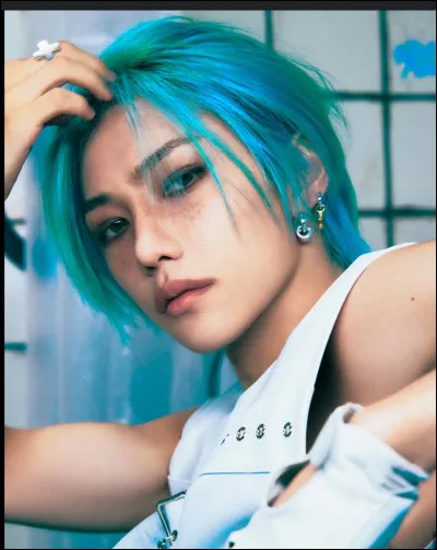 Est-ce que tu es in love de Felix quand il a les cheveux bleus ?