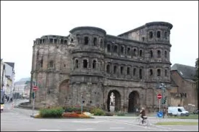 Km 173,3 : Saint-Guen. Qu'était ce village par rapport à la ville de Mûr ?