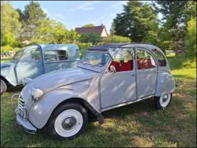 Km : Côte du village du Mûr-de-Bretagne. La côte du Menez Hiez, ou côte de Mûr, se trouve sur la route départementale 767, à la sortie nord de Mûr-de-Bretagne. Elle monte à 6,8 %, avec des passages à 15 %. Combien mesure-t-elle ?