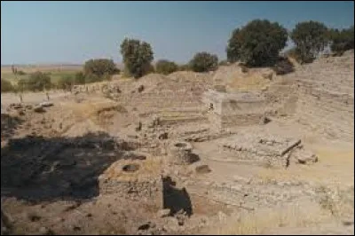 Km 100 : Pléneuf-Val-André. En 1860, il n'y avait rien. Après, vu le prix des terrains, les constructions allèrent bon train. Combien coutait le m² de terrain à cette époque (1896) ?
