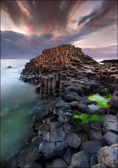 La Chaussée des Géants est une formation volcanique située en Islande.