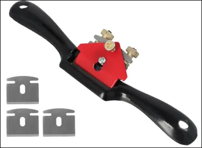 Quel est le nom de cet outil &agrave; lame, destin&eacute; &agrave; travailler les pi&egrave;ces de bois courbes ?