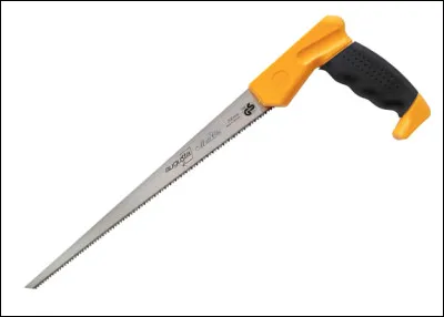 Quel est le nom de cet outil, une scie &agrave; lame &eacute;troite aux dents fines utilis&eacute;e pour pour scier et d&eacute;couper des trous dans le bois ?