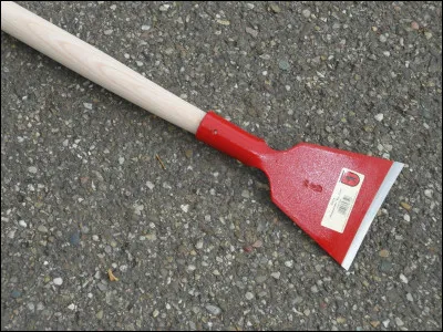 Quel est le nom de cet outil qui sert &agrave; &eacute;corcer les arbres et les billes de bois ?