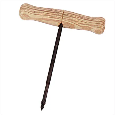 Quel est le nom de cet outil avec un embout en spirale permettant de faire des trous ?