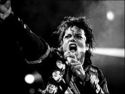 D - "Dangerous" est un album de Michael Jackson sorti en 1981.