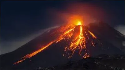 E - L'"Etna" est un volcan d'Italie se trouvant en Sardaigne.