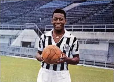P - Le joueur brésilien "Pelé" a gagné trois Coupes du monde de football.