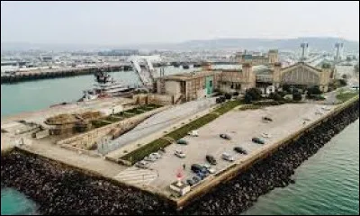 Dans quelle ville de Normandie peut-on visiter la Cité de la Mer ?