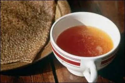 Quelle est la boisson régionale de la Bretagne, servie avec les crêpes et les galettes ?