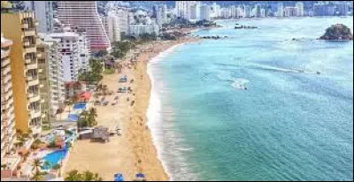 Quel océan traverse-t-on pour aller directement de Sapporo à Acapulco ?