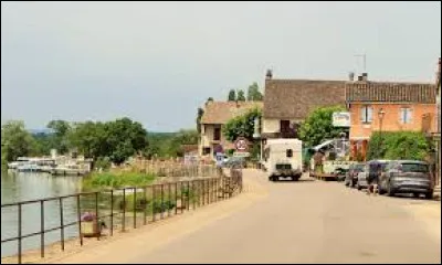 Je vous propose de faire une pause sur les bords de la Seille, à La Truchère. Village de l'arrondissement de Mâcon, il se situe dans le département ...