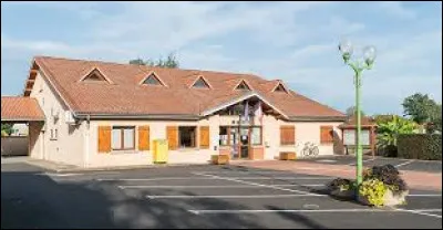 Village de l'arrondissement de Riom, traversé par l'Allier, Limons se situe dans le département ...