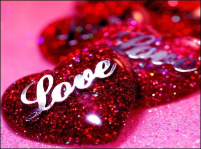 Qui chante "Love me, please, love me" ?