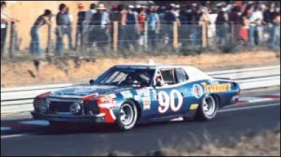Cette voiture américaine, équipée d'un moteur de 7 litres, habituée des courses NASCAR est alignée au Mans en 1976 sans terminer l'épreuve : c'est une ...