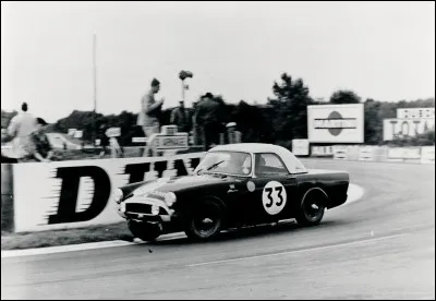 Cette sportive britannique qui participe aux éditions 1961, 1962 et 1963 est une ...