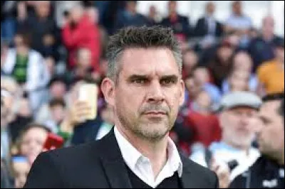 De quel club de football, l'ancien joueur et entraîneur, Jocelyn Gourvennec, vient-il d'être limogé (2025) ?