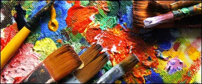 En plus de la peinture, dans quelle autre forme d'art Picasso s'est-il également distingué ?