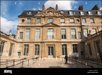 Quel musée parisien, ouvert en 1985, est entièrement dédié à l'œuvre de Picasso ?