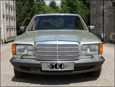 Quel est ce modèle de 1982 du constructeur Mercedes ?